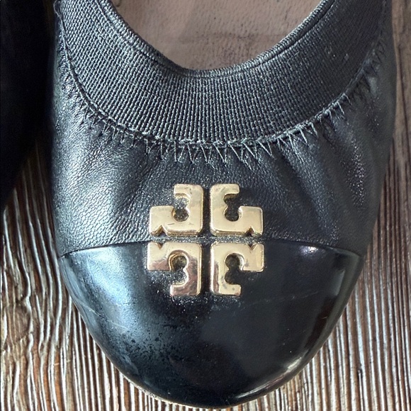 Tory Burch Black Leather Heels with Gold Logo - Picture 4 of 10